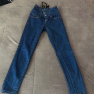 I am selling a size 3 Wax Jean
